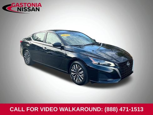 Used 2024 Nissan Altima 2.5 SV image 1