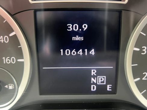 Used 2017 INFINITI QX30 image 12