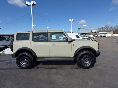 New 2025 Ford Bronco Outer Banks w/ Sasquatch Package image 2