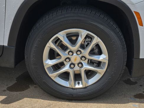 Used 2023 Chevrolet Traverse LS w/ Safety Package FWD image 8