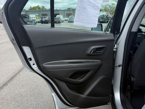 Used 2018 Chevrolet Trax LS AWD/4WD image 15