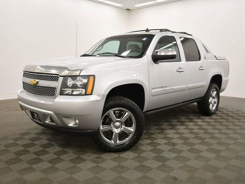 Used 2013 Chevrolet Avalanche LTZ AWD/4WD image 2