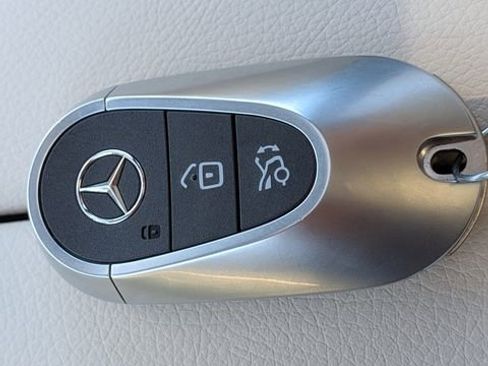 New 2026 Mercedes-Benz GLC 300 image 32