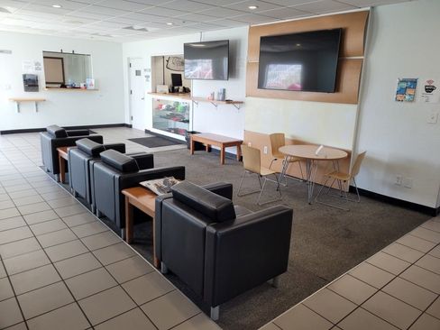 Used 2024 Jeep Grand Cherokee L Limited w/ Luxury Tech Group II image 9