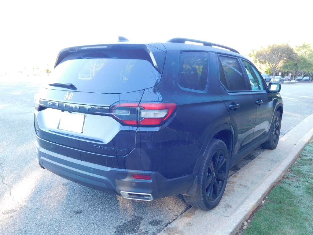 Used 2025 Honda Pilot Black Edition image 4