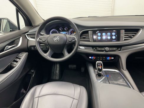 Used 2018 Buick Enclave Essence image 27