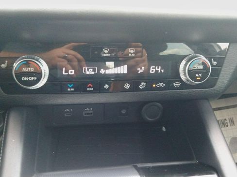 Used 2023 Mitsubishi Outlander SEL Black Edition image 23