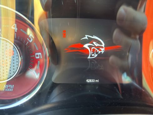 Used 2017 Dodge Challenger SRT Hellcat image 1