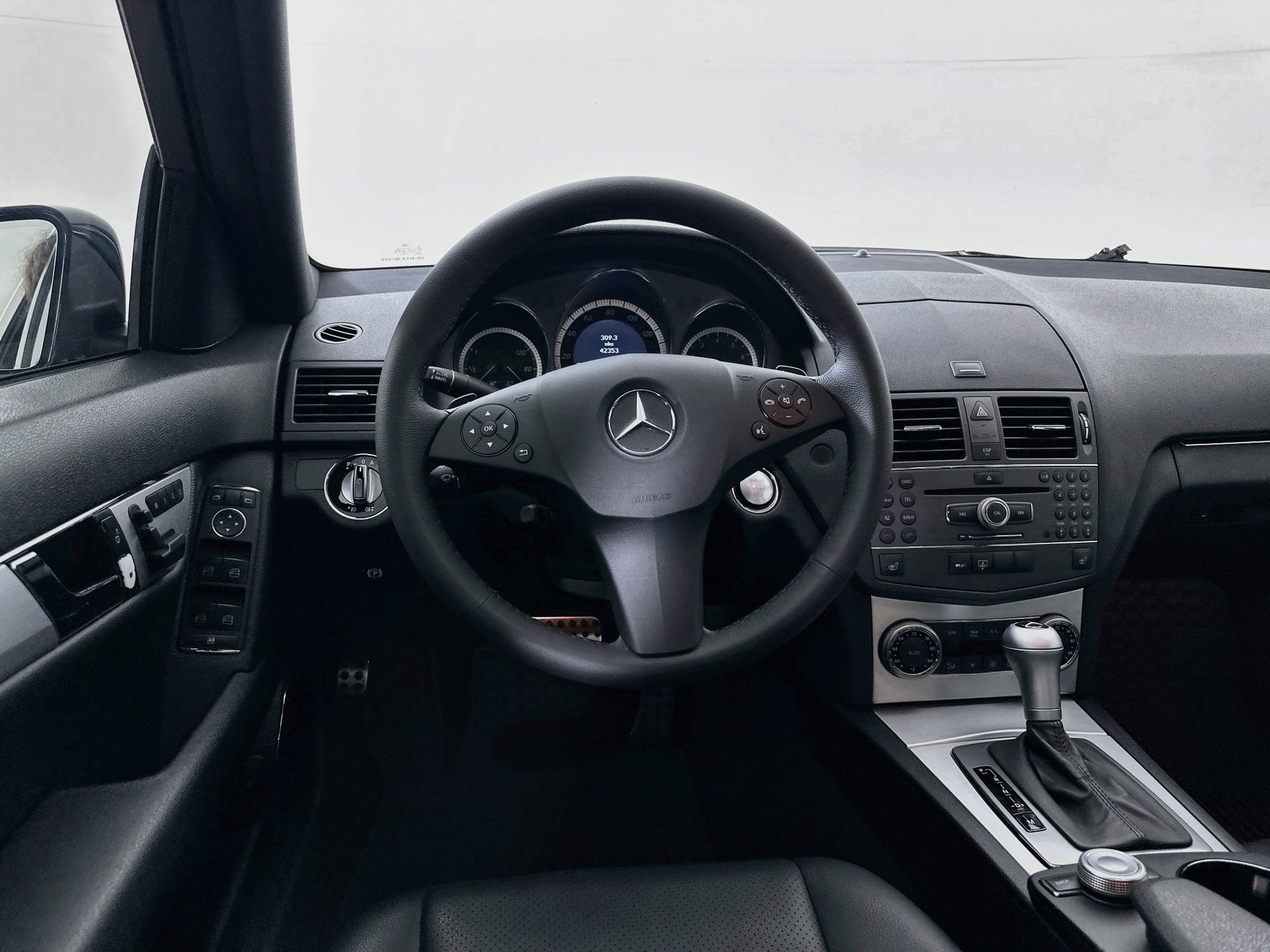 Used 2010 Mercedes-Benz C 300 Sedan image 25