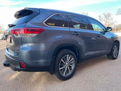 Used 2019 Toyota Highlander XLE image 7