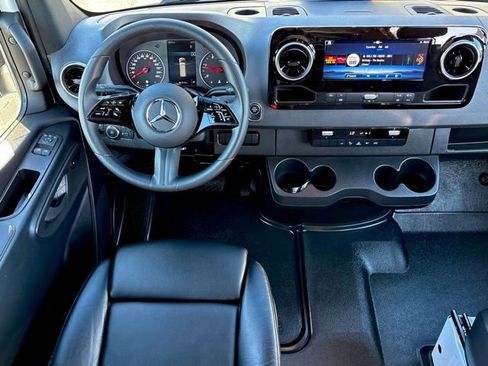 Used 2025 Mercedes-Benz Sprinter 2500 image 27