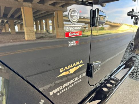 Used 2014 Jeep Wrangler Unlimited Sahara w/ Connectivity Group AWD/4WD image 11