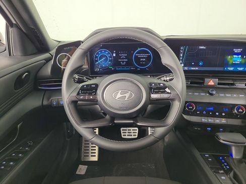 New 2025 Hyundai Elantra SEL image 11