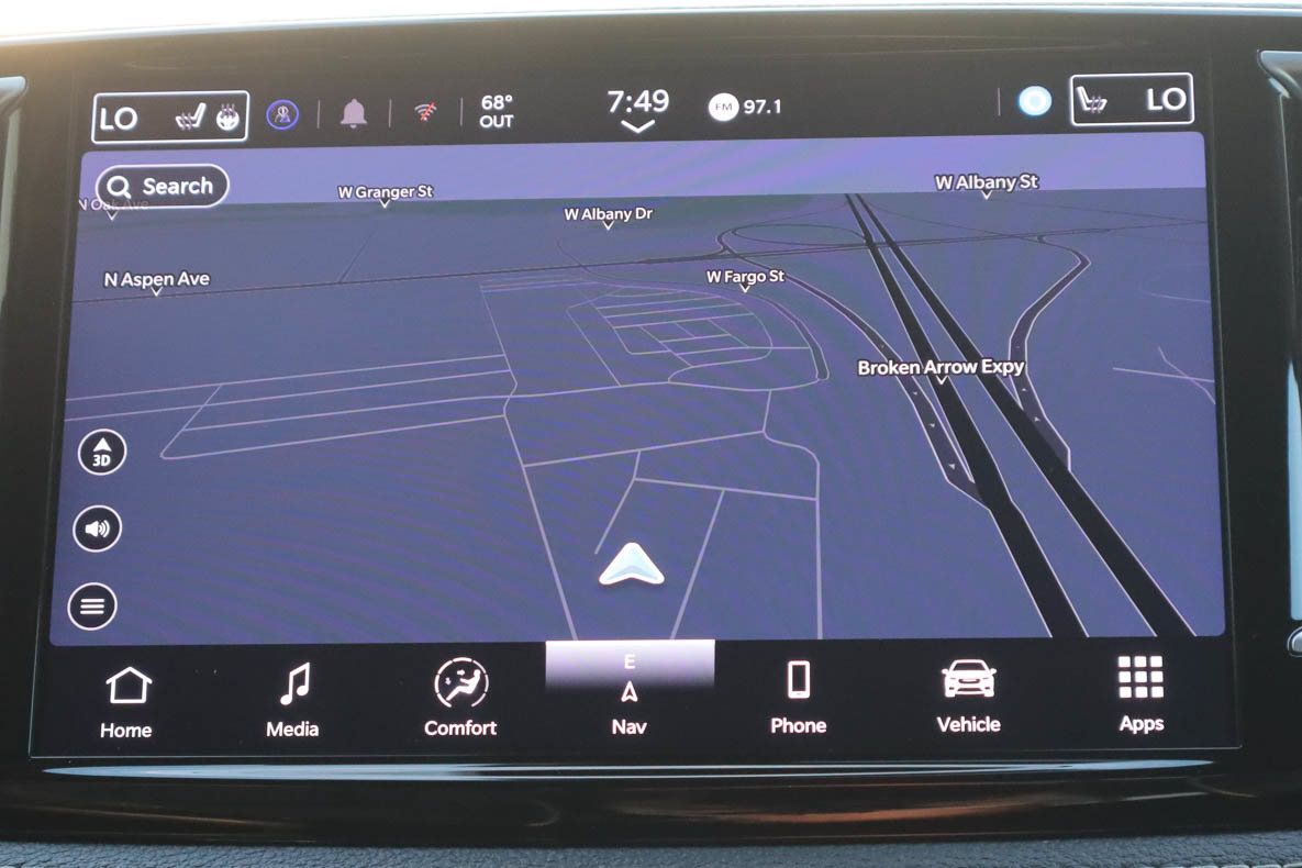 Used 2025 Chrysler Pacifica Limited FWD image 25