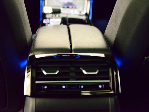 Certified 2022 Audi A8 L 3.0T image 22