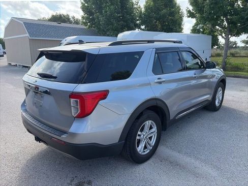 Used 2021 Ford Explorer XLT w/ Equipment Group 202A RWD image 5