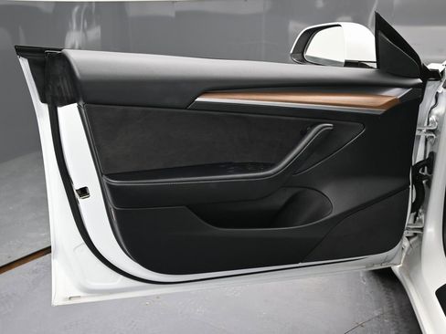 Used 2023 Tesla Model 3 Standard Range image 43