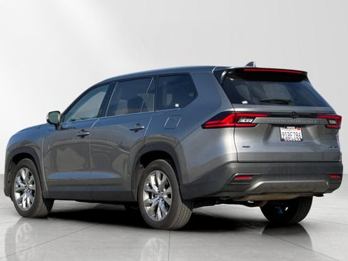 Used 2025 Toyota Grand Highlander AWD image 6