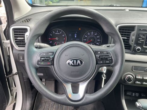 Used 2018 Kia Sportage LX image 12