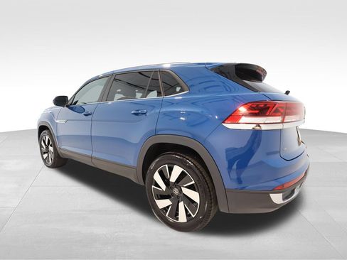 Used 2026 Volkswagen Atlas Cross Sport SE FWD image 2