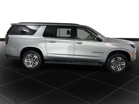 Used 2025 Chevrolet Suburban Z71 AWD/4WD image 6