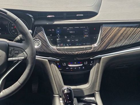 Used 2024 Cadillac XT6 Premium Luxury w/ Technology Package FWD image 19