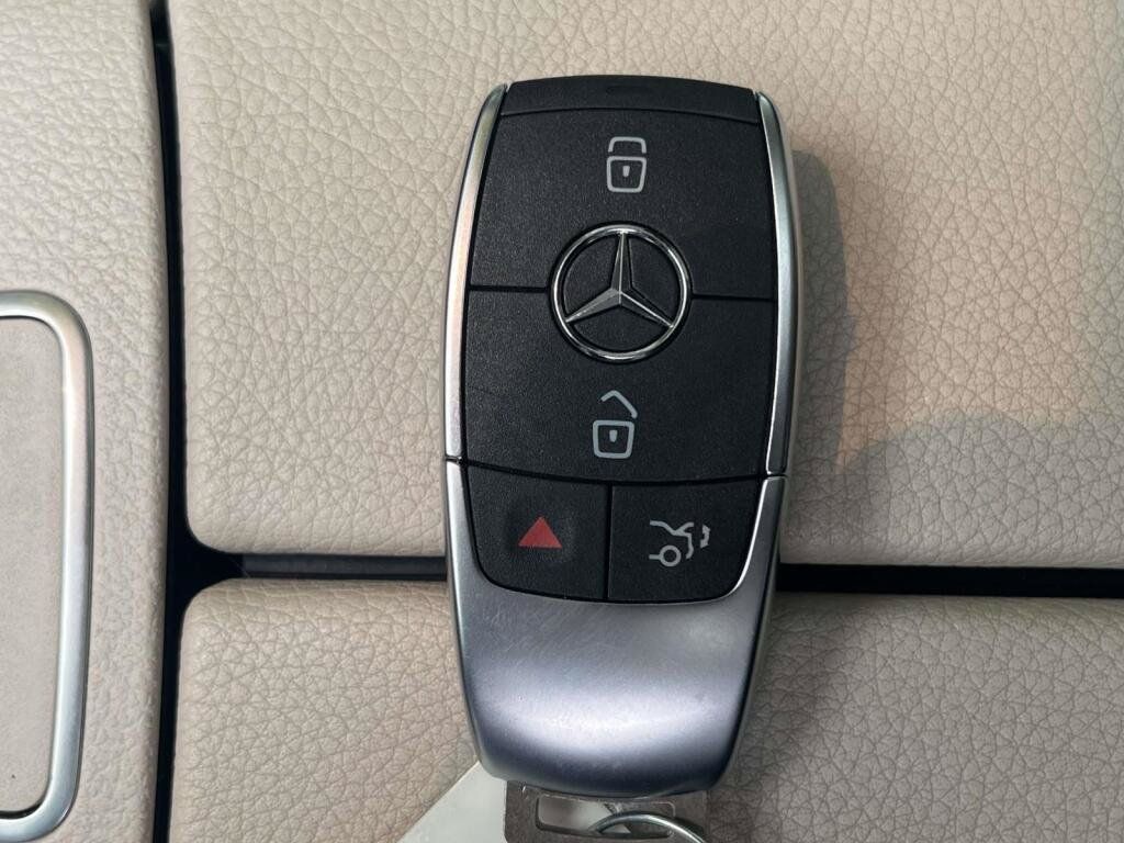 Certified 2023 Mercedes-Benz GLB 250 4MATIC w/ Premium Package image 4