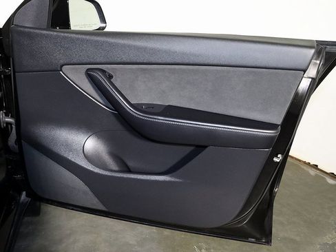 Used 2021 Tesla Model Y Long Range image 31