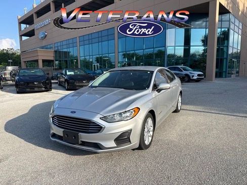 Used 2019 Ford Fusion SE FWD image 1