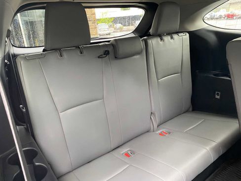 Used 2020 Toyota Highlander XLE AWD/4WD image 33
