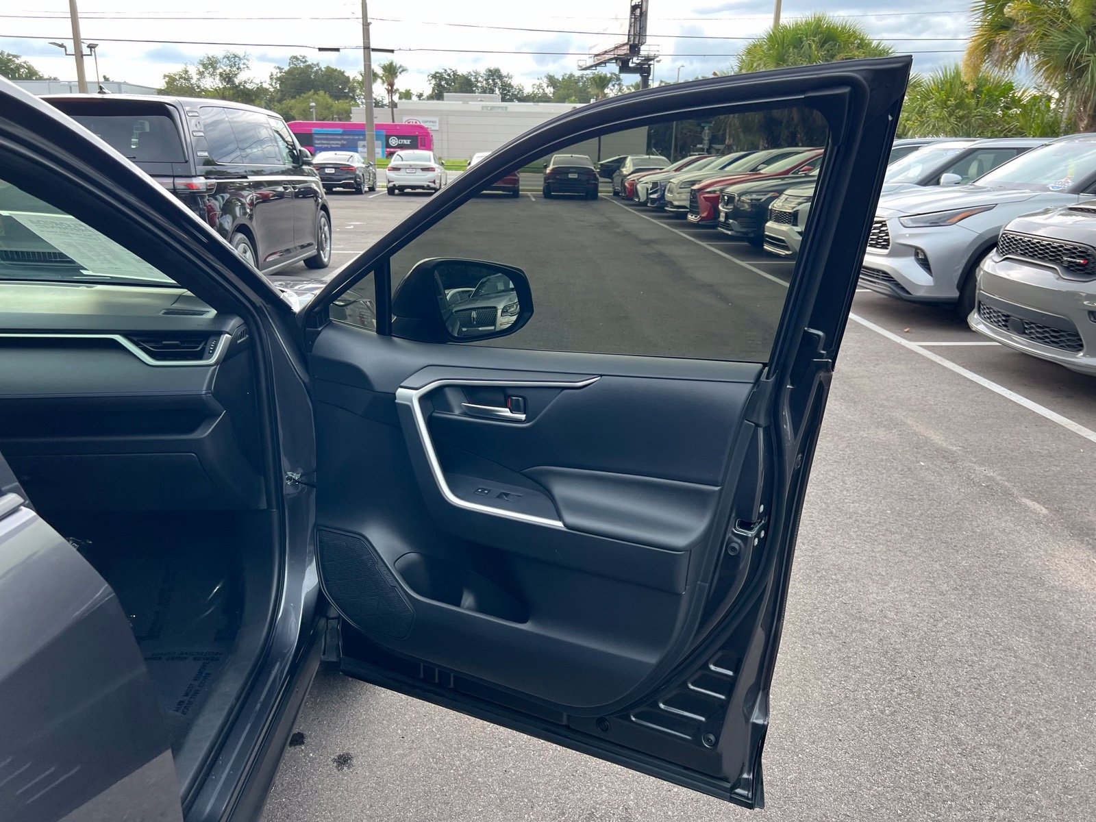 Used 2025 Toyota RAV4 SE AWD/4WD image 49