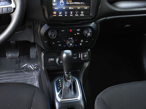 Used 2023 Jeep Renegade Latitude AWD/4WD image 13