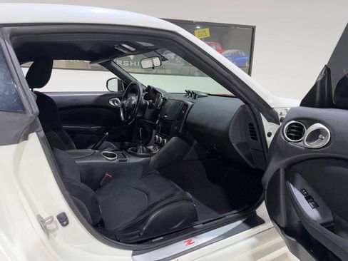 Used 2017 Nissan 370Z Coupe RWD image 12