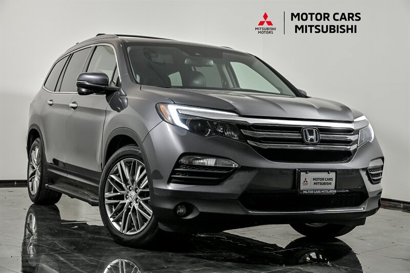 Used 2017 Honda Pilot Touring image 1