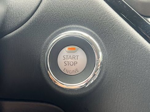 Used 2019 Nissan Pathfinder SV AWD/4WD image 27