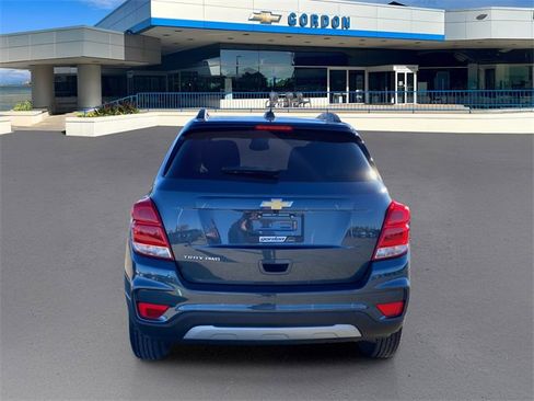 Used 2022 Chevrolet Trax LT w/ LT Convenience Package image 4