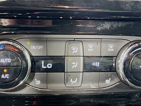 Used 2024 Chevrolet Trax RS w/ Sunroof Package image 18