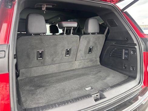 Used 2025 Chevrolet Traverse RS image 32