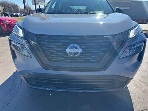 Used 2023 Nissan Rogue SV w/ SV Premium B Package image 5