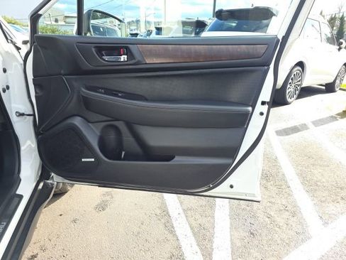 Used 2017 Subaru Outback 3.6R Limited image 19