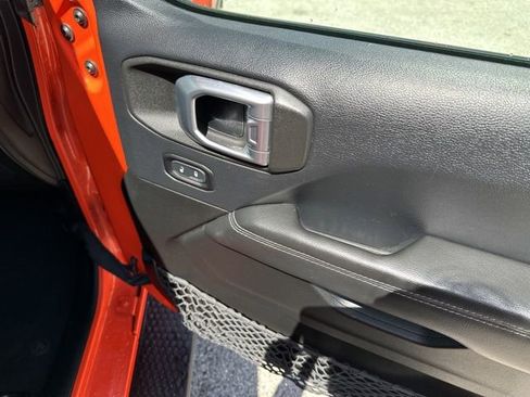 Used 2019 Jeep Wrangler Unlimited Sahara w/ Cold Weather Group AWD/4WD image 11