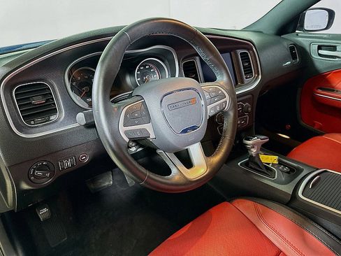 Used 2017 Dodge Charger SXT w/ Premium Group image 9