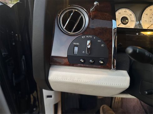 Used 2015 Rolls-Royce Ghost image 37