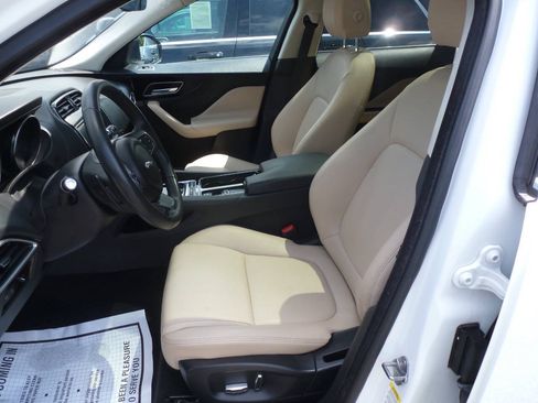 Used 2019 Jaguar F-PACE Premium AWD/4WD image 16