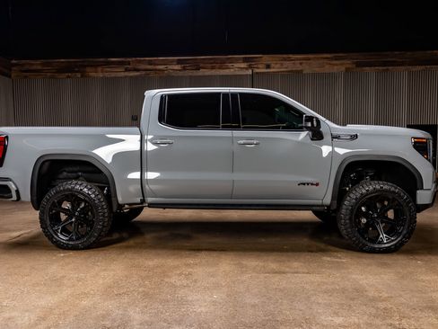 Used 2024 GMC Sierra 1500 AT4 w/ AT4 Preferred Package image 11