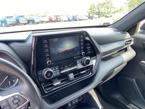 Used 2021 Toyota Highlander XSE FWD image 43