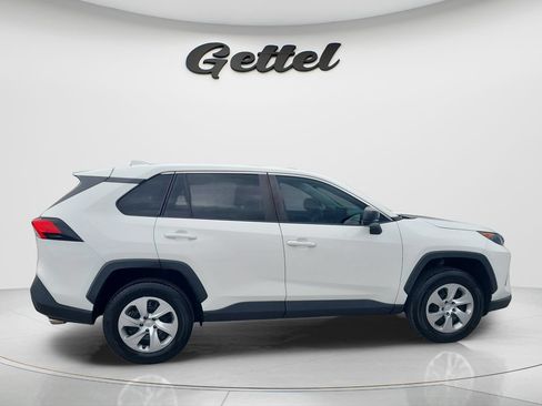 Used 2022 Toyota RAV4 LE FWD image 4