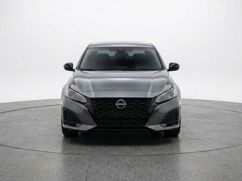 Used 2025 Nissan Altima 2.5 SV image 2