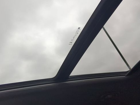 Used 2021 Chevrolet TrailBlazer RS w/ Sun and Liftgate Package AWD/4WD image 17