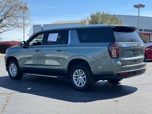 Used 2024 Chevrolet Suburban LT image 11